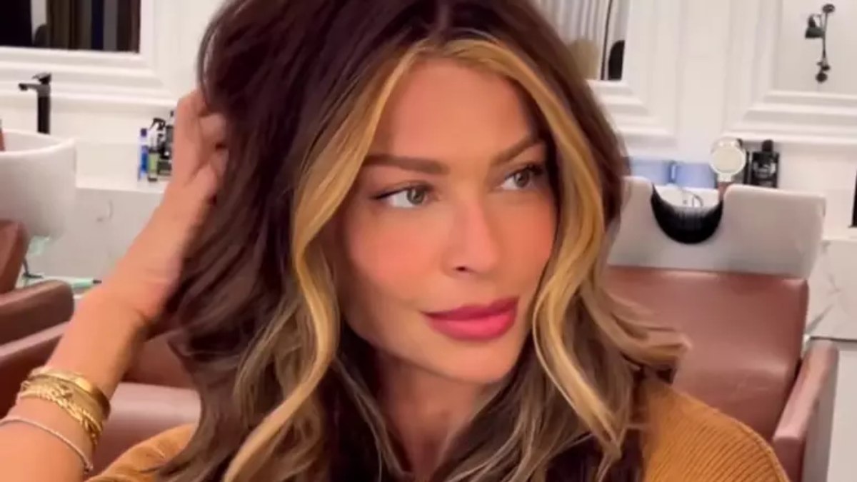 Segundo o hairstyle Well Farias, a técnica de coloração é moderna e dá um ar jovial Segundo o hairstyle Well Farias, a técnica de coloração é moderna e dá um ar jovial