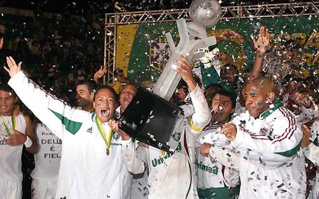 Jogadores do Fluminense celebram título da Copa do Brasil de 2007