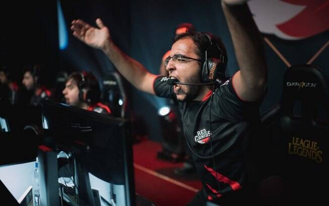 A Red Canids de Sacy venceu a primeira etapa do CBLoL 2017 em decisão neste sábado (8)