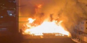 VÍDEO: incêndio destrói loja e assusta moradores em Campinas