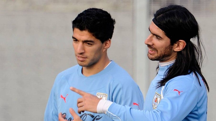 Loco Abreu e Luís Suárez atuaram juntos na seleção uruguaia
