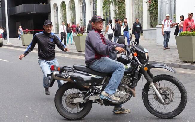 Assembleia Nacional da Venezuela publicou fotos dos homens que atacaram deputados Assembleia Nacional da Venezuela publicou fotos dos homens que atacaram deputados