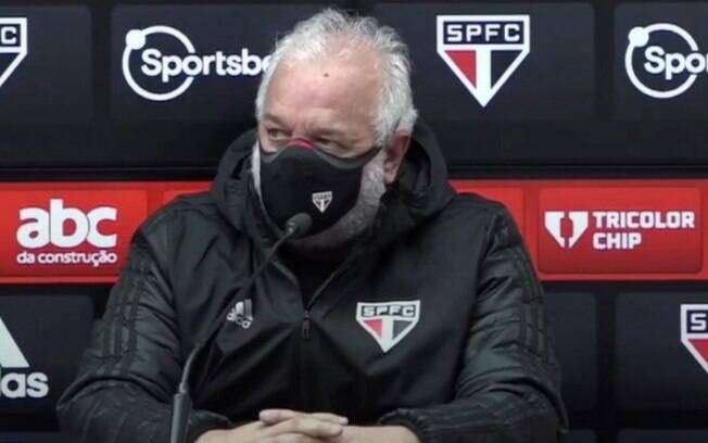 Belmonte elogia vitória do São Paulo e responde críticos: 'Ouvindo muita besteira e se calando'