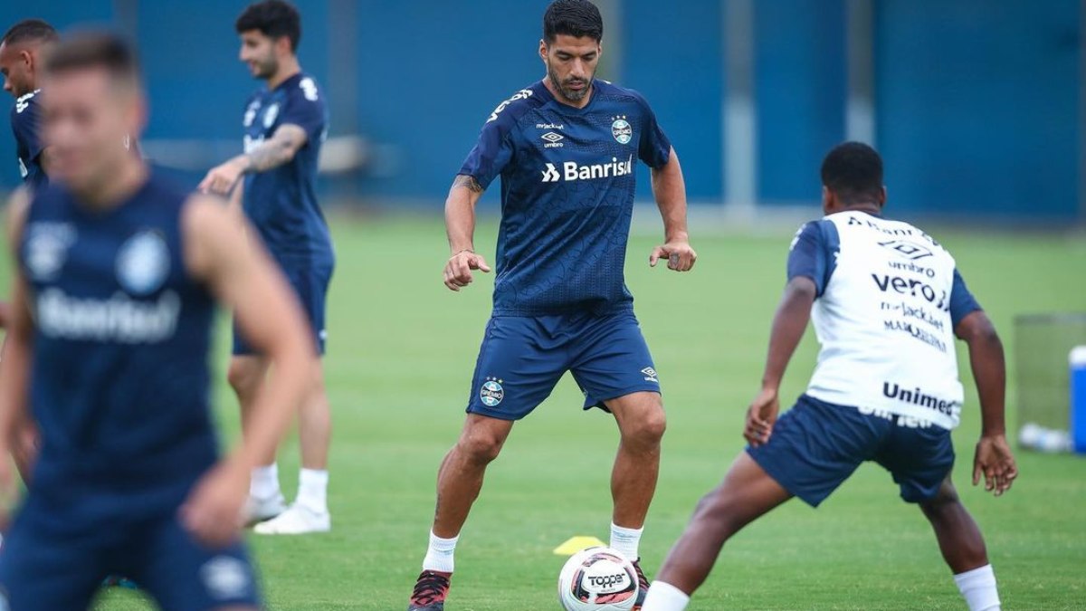 Suárez já está regularizado e pode estrear pelo Grêmio