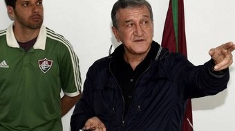Fluminense vai lançar camisa em homenagem ao técnico Parreira