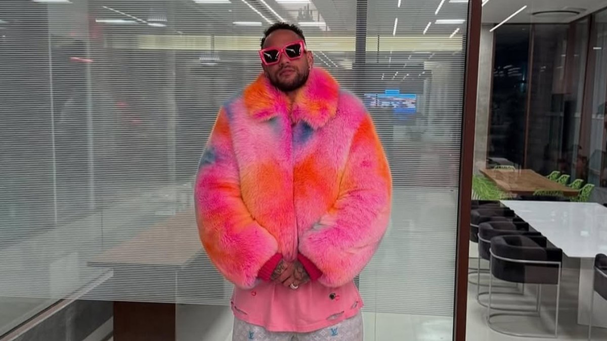 Look 'ousado' de Neymar vale mais de R$ 200 mil; veja detalhes
