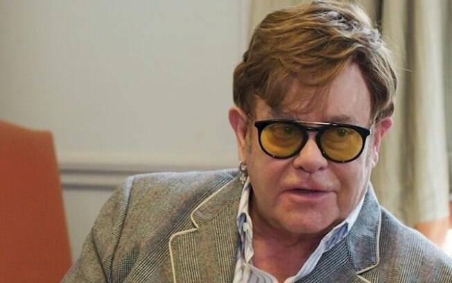 Elton John explica o motivo do adiamento de sua turnê na Europa para 2023