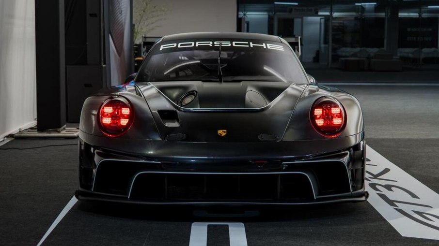 911 GT3 R Rennsport tem motor boxer de 4,2 litros, 620 cv e uso exclusivo em pista