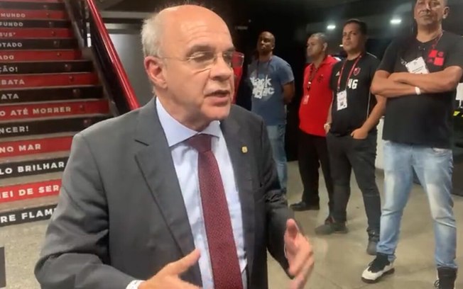 Eduardo Bandeira de Mello, ex-presidente do clube, falou em 'golpe comn truculência' na saída da Gávea