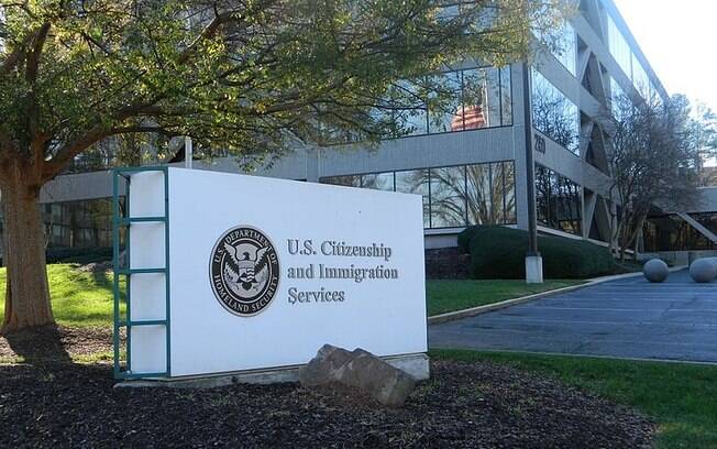 Órgão de imigração do EUA anuncia ações para conter atrasos