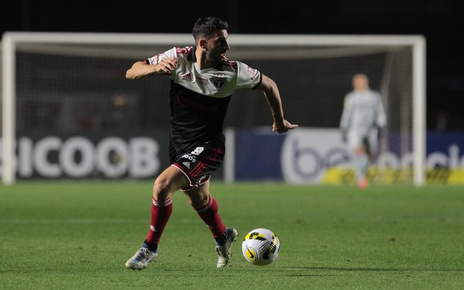 São Paulo tem bons números com a ausência de Calleri