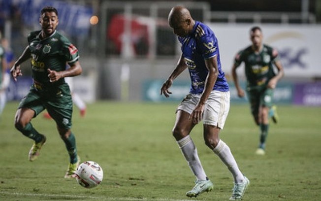 Fora dos planos do Cruzeiro, atacante Waguininho segue com futuro indefinido