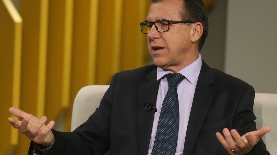 Ministro do Trabalho e Emprego, Luiz Marinho, critica taxa de juros