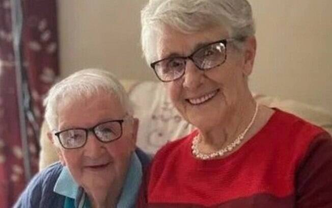 Bryn e Pat Howells, do País de Gales; casal morreu de Covid-19 sem sair de casa