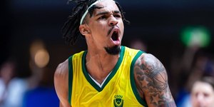 Em virada heroica, Brasil vence os Estados Unidos no basquete