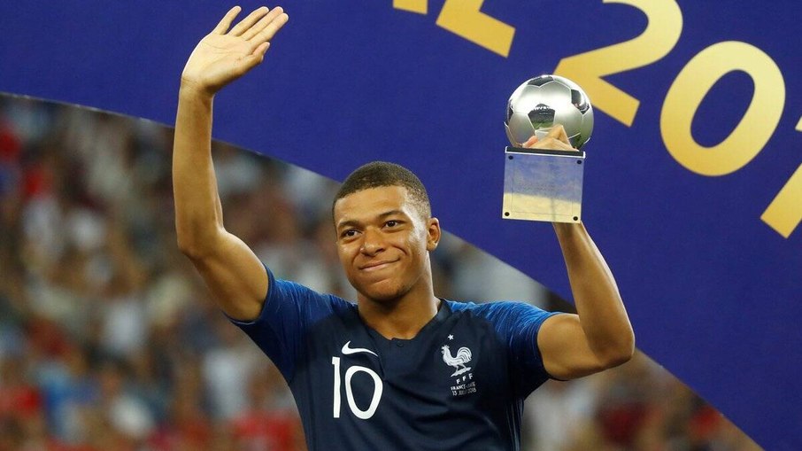 Mbappé foi eleito o melhor jogador jovem da Copa do Mundo de 2018 Mbappé foi eleito o melhor jogador jovem da Copa do Mundo de 2018