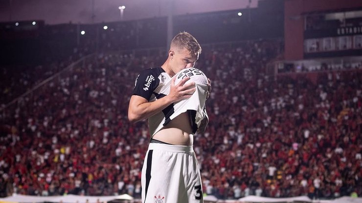 Por dívida na compra de meia, Corinthians sofre 4º transfer ban
