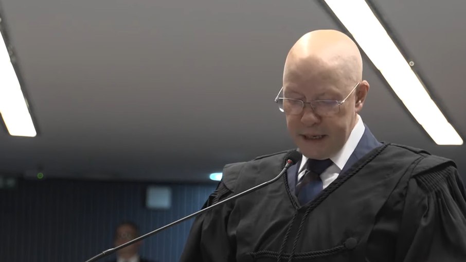 O advogado Demóstenes Lázaro Xavier Torres defendeu o ex-comandante da Marinha Almir Garnier