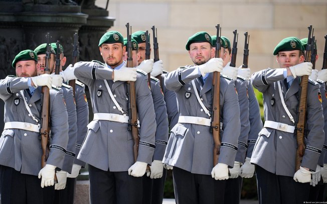 Bundeswehr completa 70 anos com desafio de ampliar seus quadros