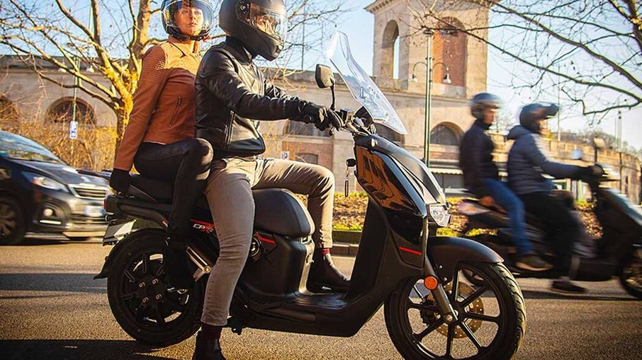 Os scooteres são uma categoria bastante popular no Brasil, pela versatilidade e baixos custos