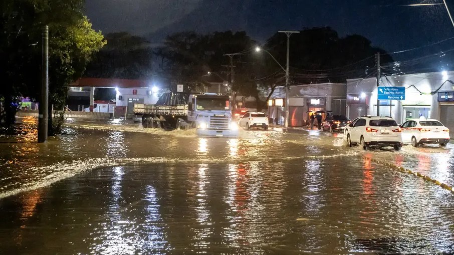 Temporais causam transtornos em várias cidades brasileiras