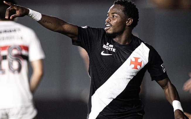 Gómez é destaque com a camisa do Vasco Gómez é destaque com a camisa do Vasco