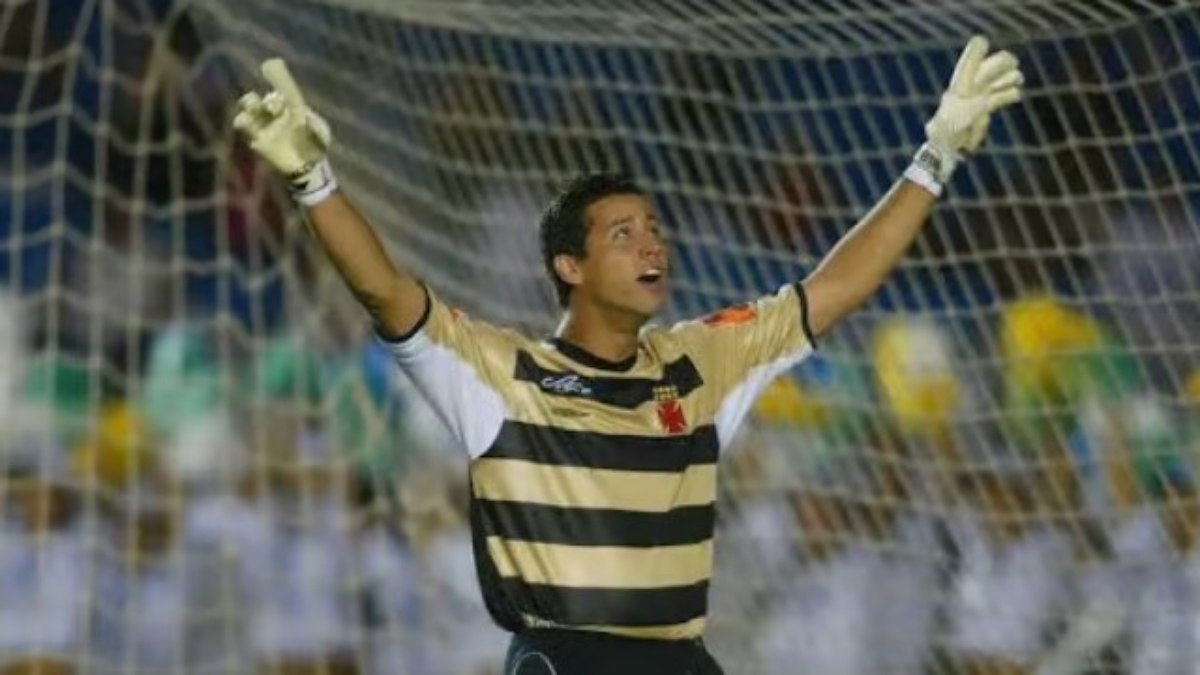 Fábio atuando pelo Vasco no início do século Fábio atuando pelo Vasco no início do século