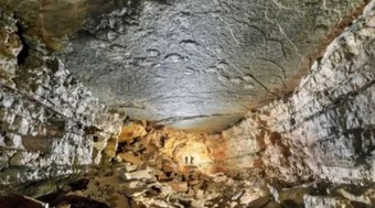 Pesquisadores encontram pegadas de dinossauros em caverna
