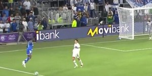 Vídeo: Lance curioso de Bolasie agita torcedores do Cruzeiro