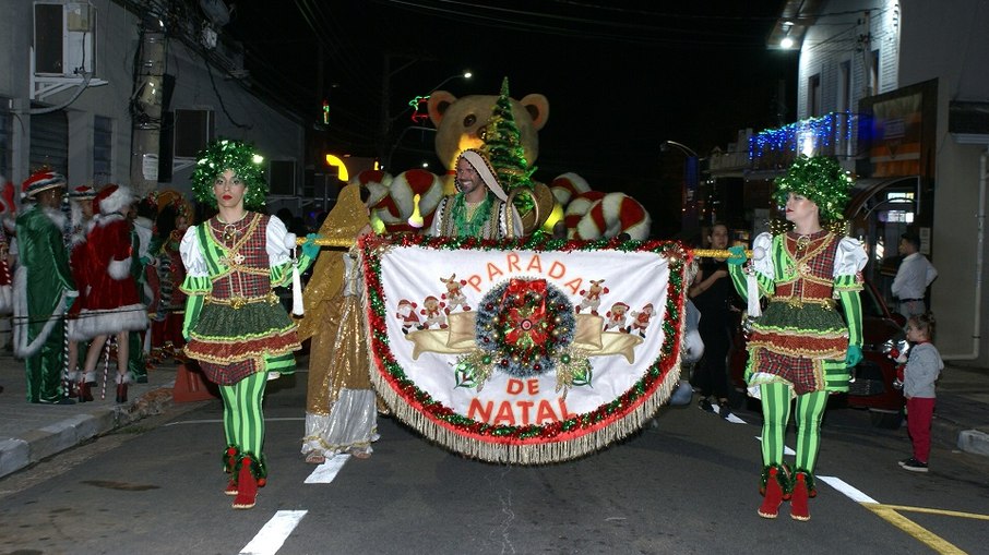 A inédita Grande Parada de Natal de Vinhedo foi a principal atração do Natal Encantado 2024