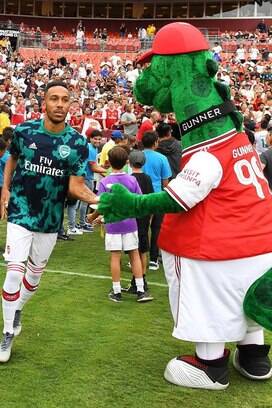 Mesut Özil salvou o mascote do Arsenal 