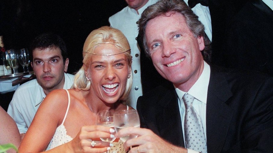 Adriane Galisteu e Roberto Justus no casamento celebrado em 1988