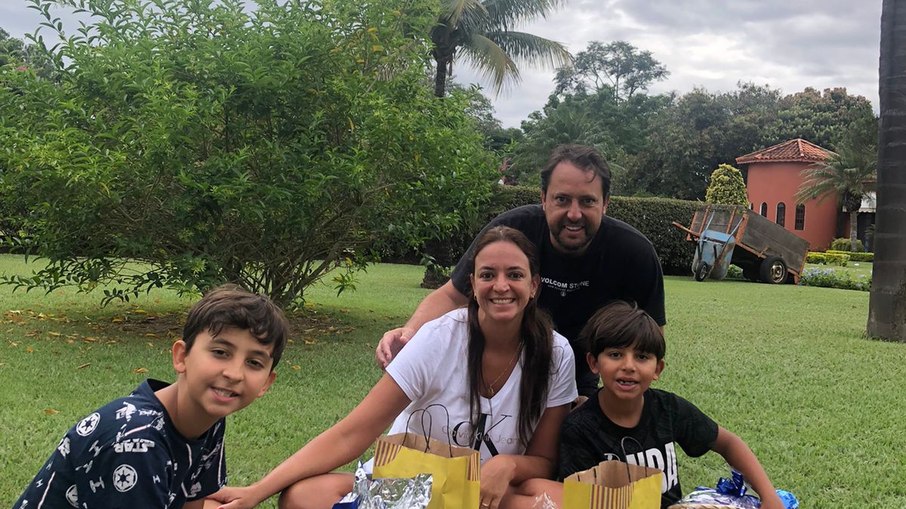 Paulo Henrique Moreira Lima, Adriana Serra Moreira Lima e os filhos