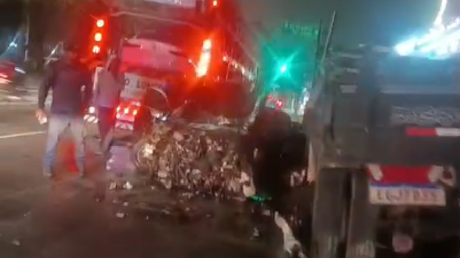 Acidente na Avenida Salim Farah Maluf, na Zona Leste de São Paulo Acidente na Avenida Salim Farah Maluf, na Zona Leste de São Paulo
