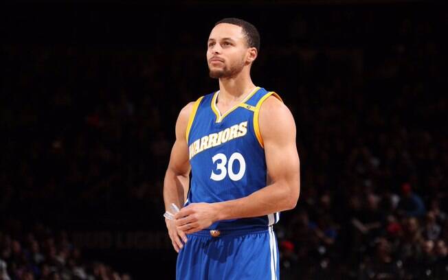 Stephen Curry, do Golden State Warriors, agora é o décimo maior pontuador de 3 pontos da história
