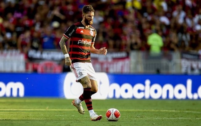 Léo Pereira em campo pelo Flamengo