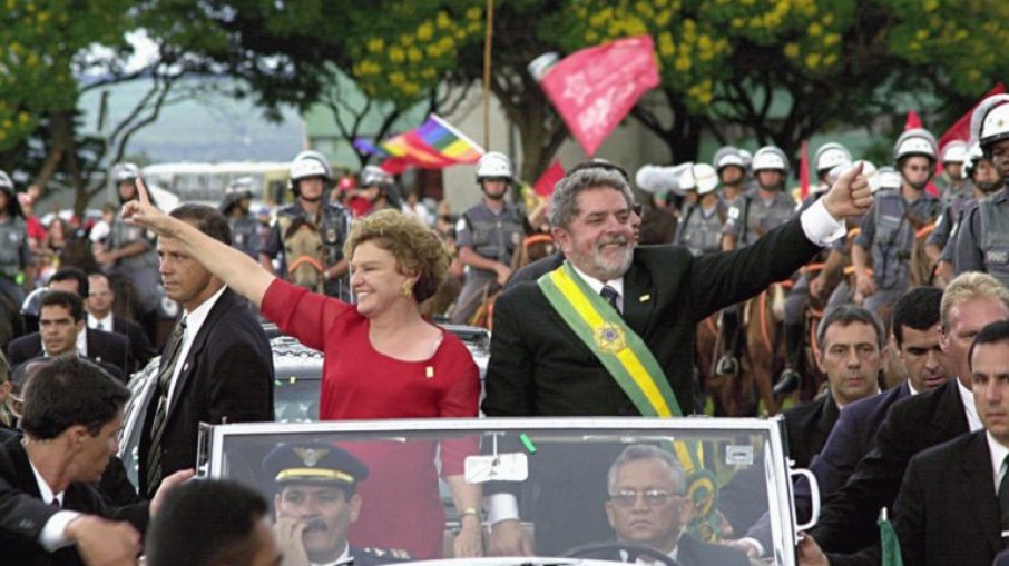 Lula e a esposa, Marisa Letícia na posse em 2003