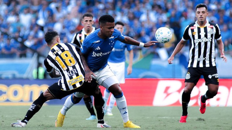Cruzeiro vira lanterna do Brasileirão após empate com Santos