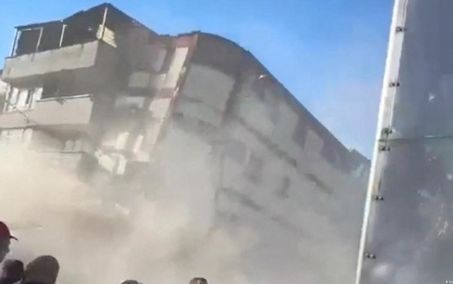 Tremor provocou desabamentos, interrupções em aeroportos e operações de emergência em várias cidades colombianas Tremor provocou desabamentos, interrupções em aeroportos e operações de emergência em várias cidades colombianas
