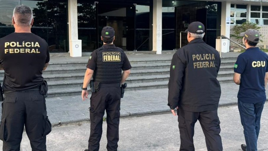 Policiais cumpriram 12 mandados de busca e apreensão 