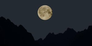 Superlua de abril 2025: quando ocorre e como usar essa força a seu favor