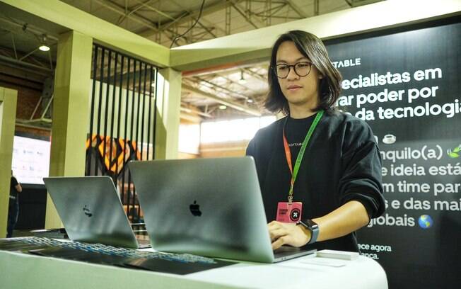 Estudo prevê crescimento do e-commerce B2B em quase 20% para 2022