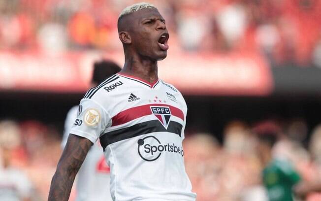 Arboleda fala sobre momento de atacante em vitória do São Paulo: 'Faltou o gol'