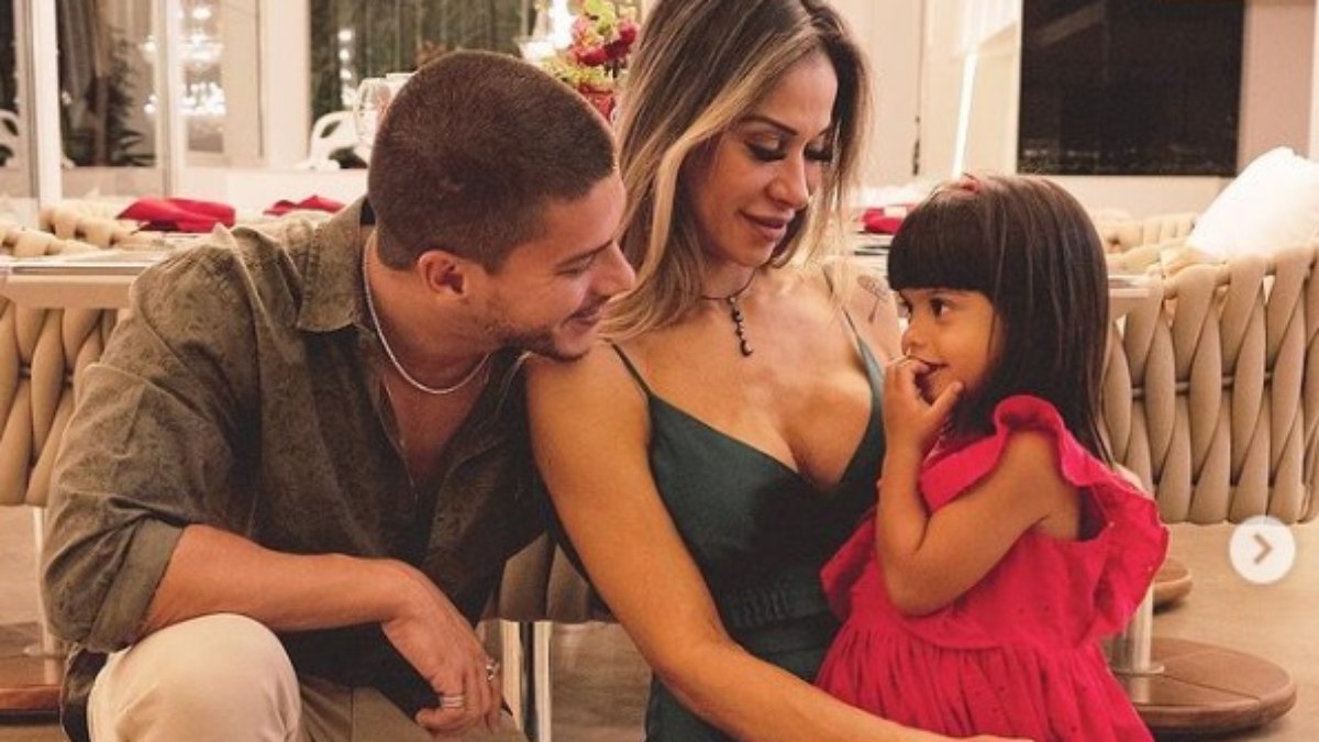 Arthur Aguiar, Maíra Cardi e Sophia