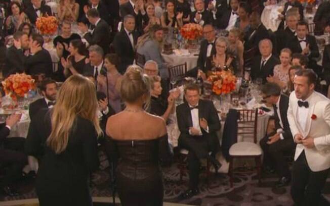 História confusa: Ryan Reynolds e Andrew Garfield, na esquerda da foto, se beijam quando Ryan Gosling ganha prêmio