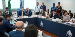 CCJ conclui parecer e deixa decisão sobre Bacellar ao plenário