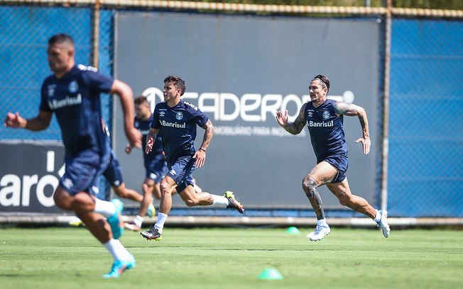 Vina participa de primeiro treino com o elenco do Grêmio