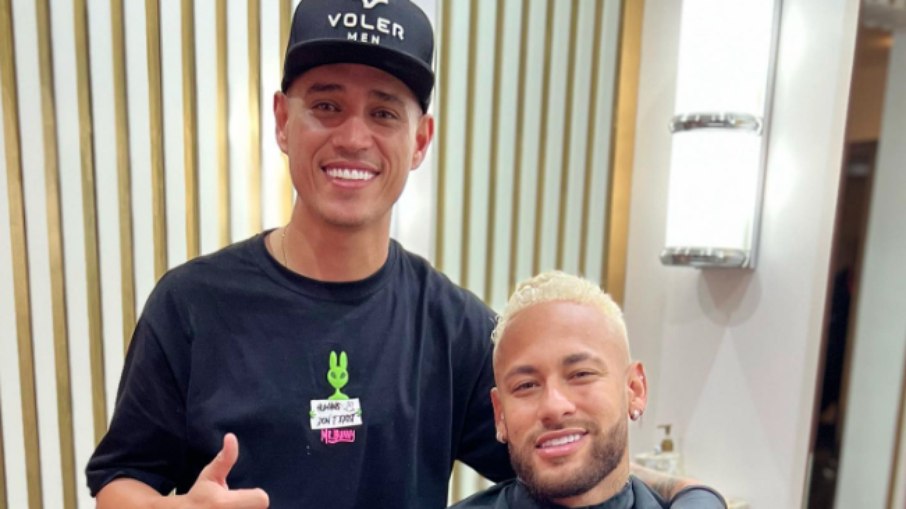 Neymar aparece com novo penteado na véspera do confronto contra a Coreia do Sul
