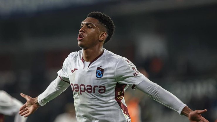 Ex-Corinthians%20conclui%20gradua%C3%A7%C3%A3o%20na%20Europa