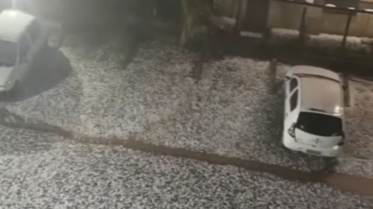 Vendaval com queda de granizo causa estragos na Serra Gaúcha